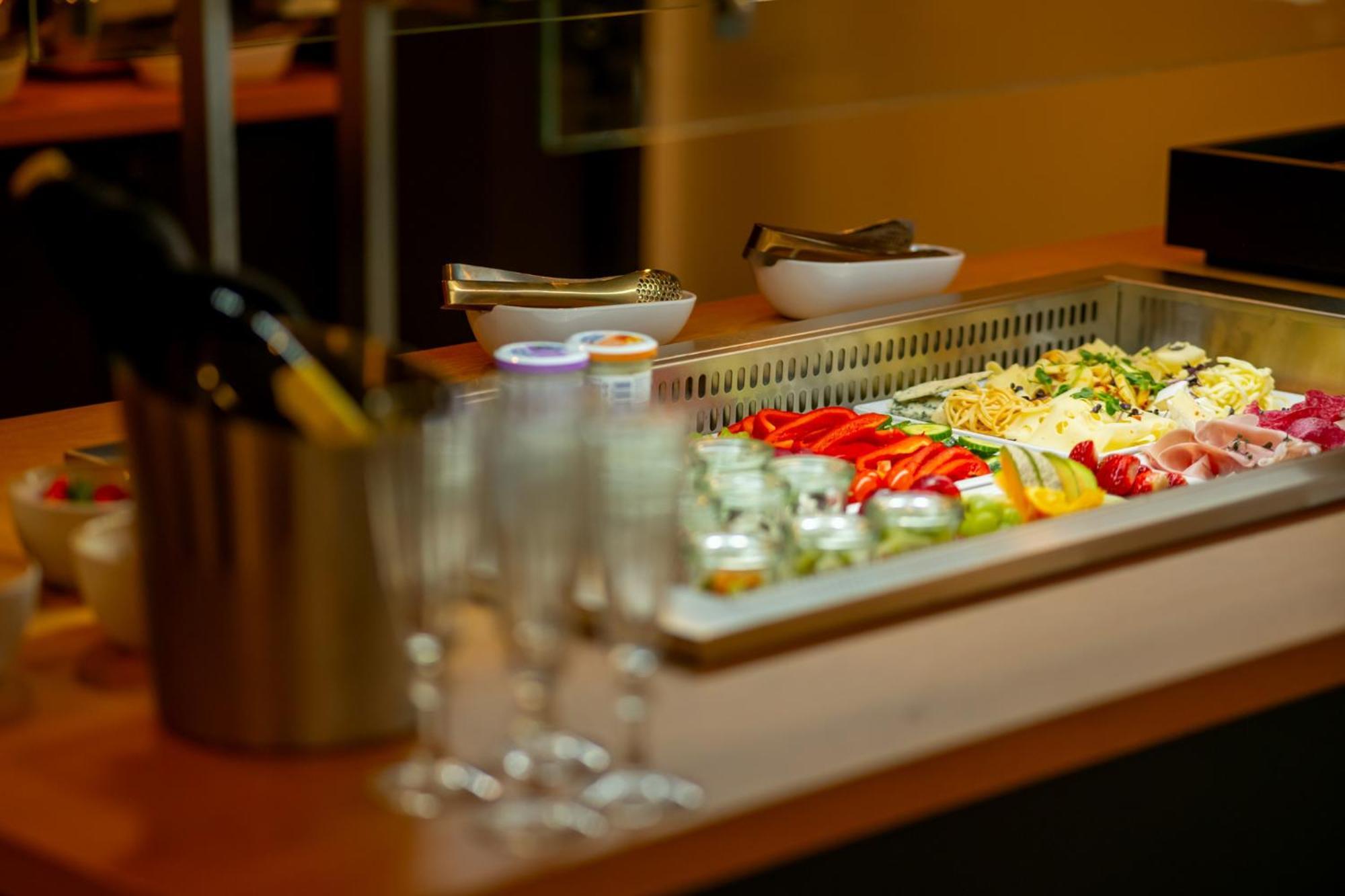 Hotel Nobilis - Mlada Boleslav Bradlec  ภายนอก รูปภาพ